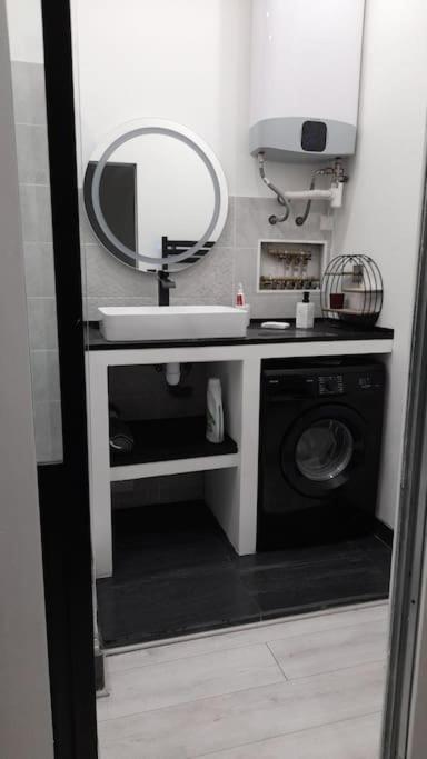 T2 Appartement Lumineux A La Joliette Марсель Экстерьер фото
